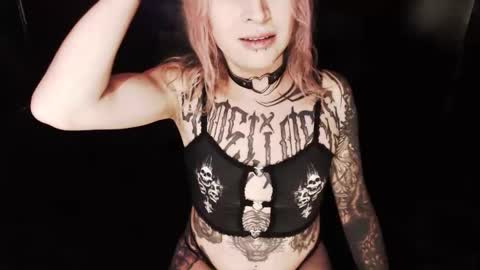 Snapshot of cybertrouble_ chatting on 10-26-25, 12:27 Nikki online show from 10-26-25, 12:27