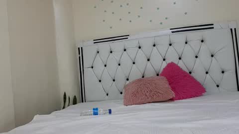 cyoyo1 online show from 02-11-25, 05:37