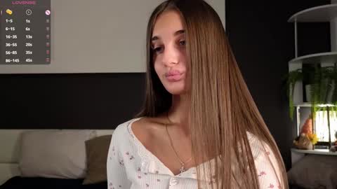 Isabella online show from 01-17-25, 04:06