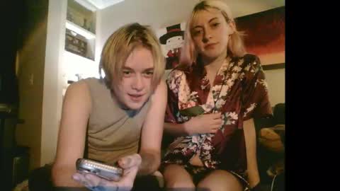 Snapshot of d_and_dean chatting on 12-16-25, 05:45 d_and_dean online show from 12-16-25, 05:45