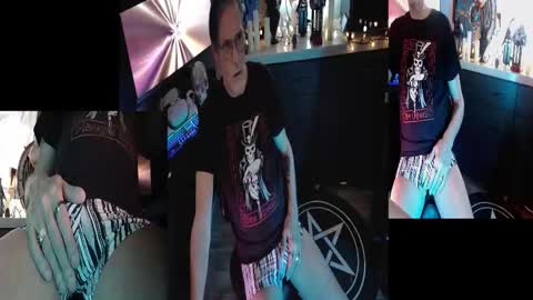 Snapshot of d_j_strokes chatting on 02-11-26, 08:47 Dave online show from 02-11-26, 08:47