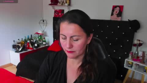 Mia  online show from 02-12-25, 07:45