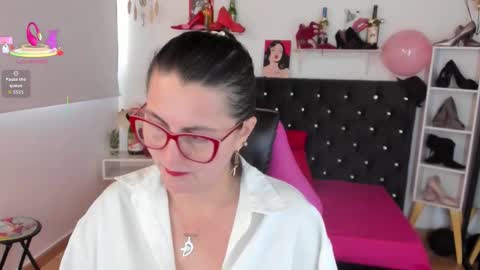 Mia  online show from 09-09-25, 12:05