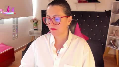 Mia  online show from 09-29-25, 02:22