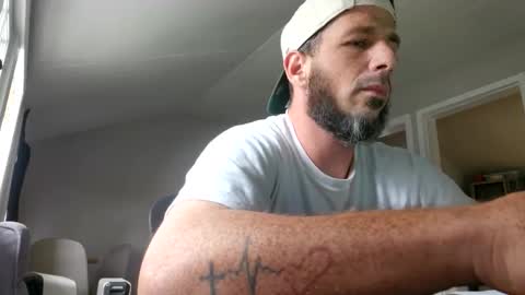 Snapshot of daddo1477 chatting on 10-24-25, 05:31 daddo1477 online show from 10-24-25, 05:31