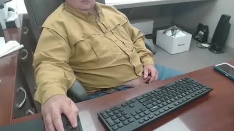 Snapshot of daddy7194 chatting on 10-20-25, 09:43 daddy7194 online show from 10-20-25, 09:43