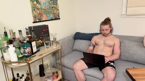 Snapshot of daddydaydrinkz chatting on 12-11-24, 07:09 DaddydayDrinkz online show from 12-11-24, 07:09