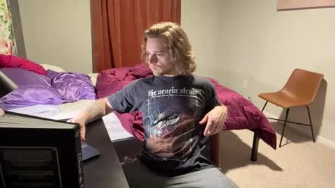 Snapshot of daddydaydrinkz chatting on 02-26-25, 06:47 DaddydayDrinkz online show from 02-26-25, 06:47