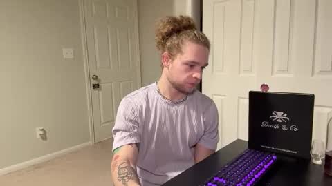 Snapshot of daddydaydrinkz chatting on 03-12-25, 06:18 DaddydayDrinkz online show from 03-12-25, 06:18