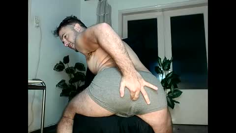 Snapshot of daddyfeet29 chatting on 09-30-25, 09:47 Greekboy28 online show from 09-30-25, 09:47