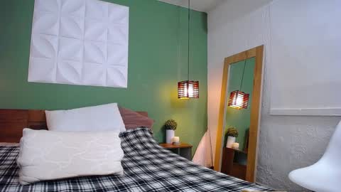 Snapshot of daddys_little_secrett chatting on 12-05-24, 05:50 Valen online show from 12-05-24, 05:50