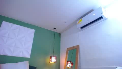 Snapshot of daddys_little_secrett chatting on 01-09-25, 02:29 Valen online show from 01-09-25, 02:29