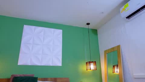 Snapshot of daddys_little_secrett chatting on 01-28-25, 02:21 Valen online show from 01-28-25, 02:21