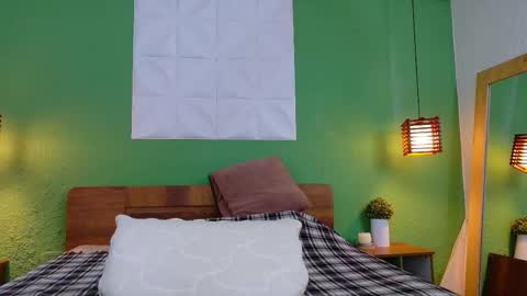 Snapshot of daddys_little_secrett chatting on 02-27-25, 06:20 Valen online show from 02-27-25, 06:20