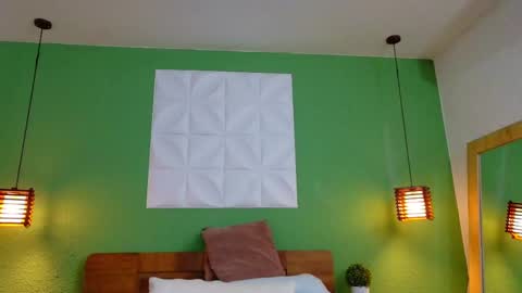 Snapshot of daddys_little_secrett chatting on 03-12-25, 02:12 Valen online show from 03-12-25, 02:12