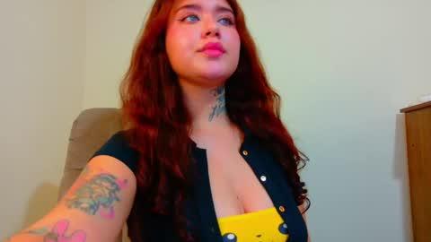 Snapshot of daddys_little_secrett chatting on 10-06-25, 04:21 Valen online show from 10-06-25, 04:21