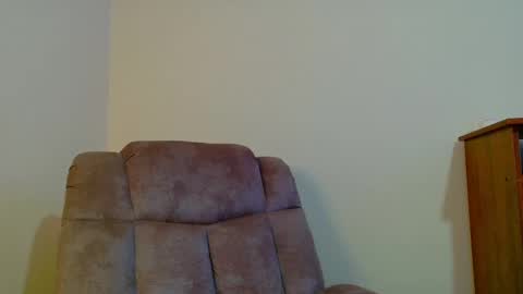 Snapshot of daddys_little_secrett chatting on 10-14-25, 01:50 Valen online show from 10-14-25, 01:50