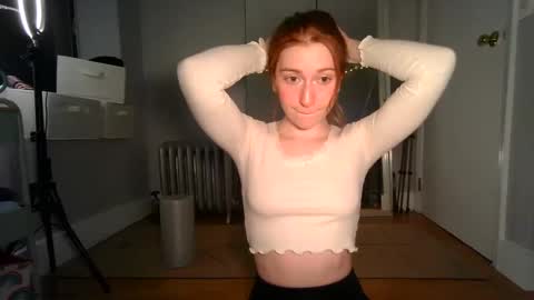 Snapshot of daddysdollhouse chatting on 01-28-25, 05:00 Saoirse online show from 01-28-25, 05:00