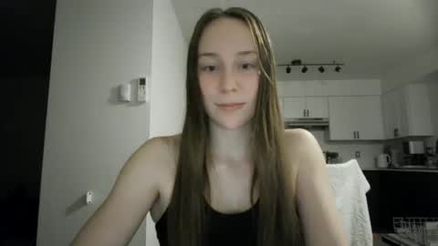 Snapshot of daddysssgoodgirl chatting on 10-21-25, 07:09 daddys good girl online show from 10-21-25, 07:09
