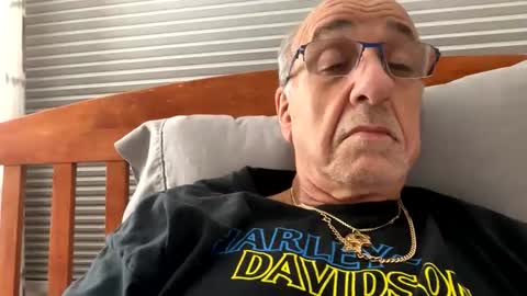 Snapshot of daddyweis chatting on 11-25-25, 03:06 daddyweis online show from 11-25-25, 03:06
