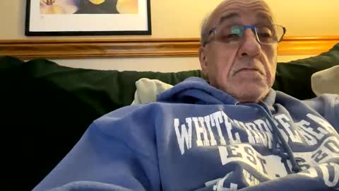 Snapshot of daddyweis chatting on 12-13-25, 08:25 daddyweis online show from 12-13-25, 08:25
