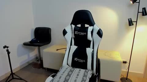 Snapshot of dafboy_ chatting on 11-24-25, 12:49 Allan Daf online show from 11-24-25, 12:49