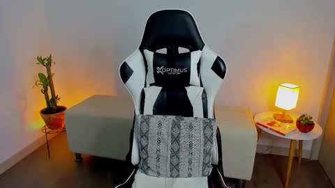 Snapshot of dafboy_ chatting on 11-30-25, 04:49 Allan Daf online show from 11-30-25, 04:49