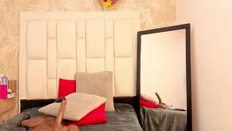 daffnelewis online show from 11-28-25, 11:24