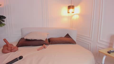 dafne_hillss online show from 12-20-25, 12:23