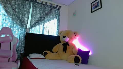 Snapshot of dafne_hot77 chatting on 10-11-25, 06:28 dafne_hot77 online show from 10-11-25, 06:28