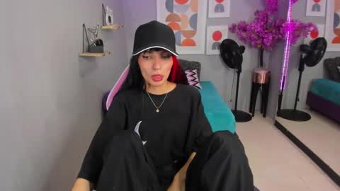 dafne huges online show from 01-31-25, 08:12