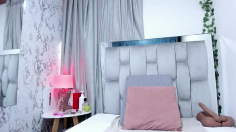 Snapshot of dafne_quenn chatting on 09-11-25, 12:38 dafne_quenn online show from 09-11-25, 12:38