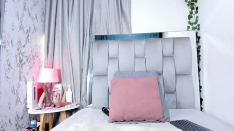 Snapshot of dafne_quenn chatting on 10-01-25, 01:17 dafne_quenn online show from 10-01-25, 01:17