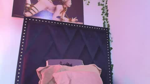 Snapshot of dafne_quenn chatting on 11-09-25, 12:47 dafne_quenn online show from 11-09-25, 12:47