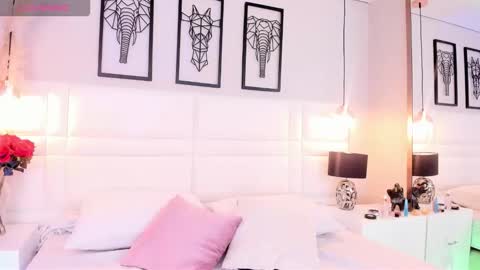 Snapshot of dafnne_hall chatting on 10-18-25, 07:03 Dafnne online show from 10-18-25, 07:03