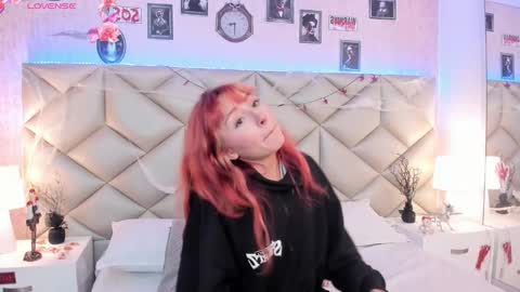 Snapshot of dafnne_hall chatting on 10-21-25, 04:35 Dafnne online show from 10-21-25, 04:35