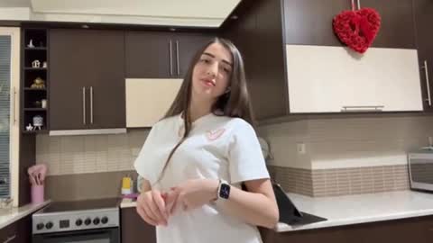 Mia online show from 03-26-26, 03:50