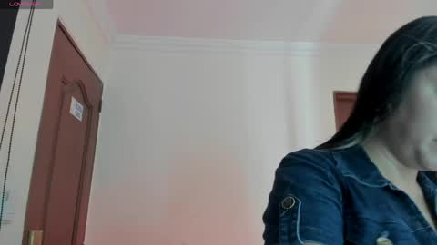 Snapshot of dahiana_dmour chatting on 05-23-26, 11:47 Dahiana online show from 05-23-26, 11:47
