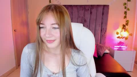 Snapshot of dahlia_rousse chatting on 09-15-25, 01:33 Dahlia online show from 09-15-25, 01:33