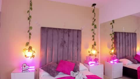 Snapshot of dahlia_rousse chatting on 09-24-25, 08:01 Dahlia online show from 09-24-25, 08:01