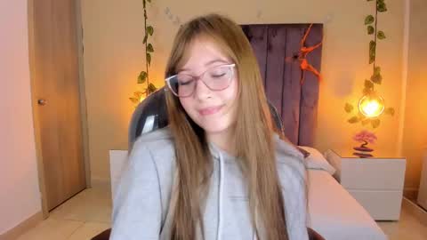 Snapshot of dahlia_rousse chatting on 10-16-25, 12:00 Dahlia online show from 10-16-25, 12:00