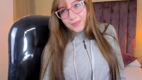 Snapshot of dahlia_rousse chatting on 10-27-25, 09:30 Dahlia online show from 10-27-25, 09:30