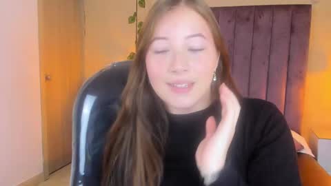 Snapshot of dahlia_rousse chatting on 11-16-25, 06:13 Dahlia online show from 11-16-25, 06:13