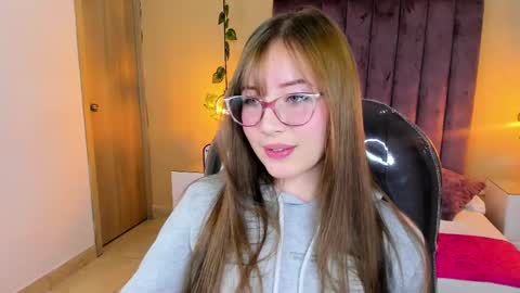 Snapshot of dahlia_rousse chatting on 12-04-25, 06:34 Dahlia online show from 12-04-25, 06:34