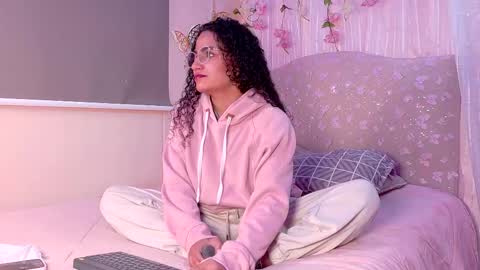 Dahli online show from 02-21-26, 04:24