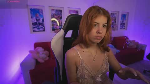 Snapshot of dahliagraey chatting on 05-13-26, 11:40 Dahlia Grey online show from 05-13-26, 11:40