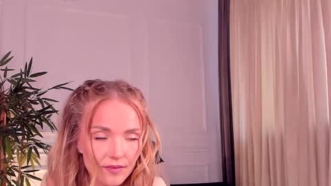 Snapshot of dahraveyne chatting on 04-29-26, 08:07 Deea online show from 04-29-26, 08:07