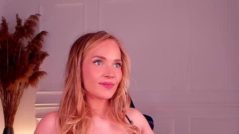 Snapshot of dahraveyne chatting on 05-19-26, 08:20 Deea online show from 05-19-26, 08:20