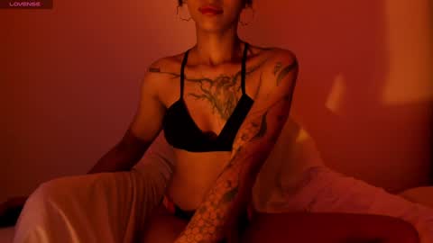 Snapshot of daiana_curly chatting on 02-04-25, 06:06 Daiana online show from 02-04-25, 06:06