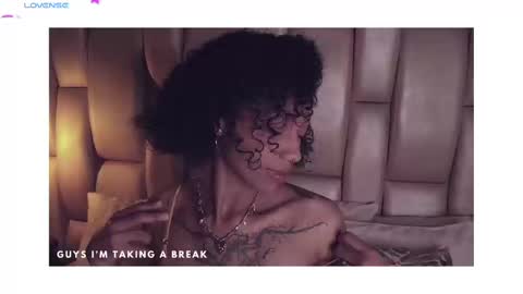 Snapshot of daiana_curly chatting on 02-21-25, 12:39 Daiana online show from 02-21-25, 12:39